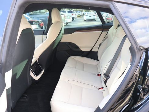 Used 2021 Tesla Model S Plaid image 37