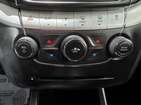 Used 2019 Dodge Journey SE image 31