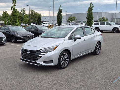 Used 2025 Nissan Versa SV w/ Trunk Package FWD image 10