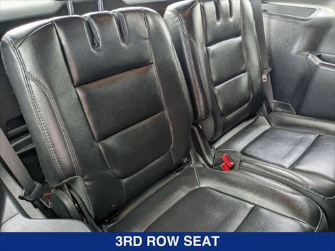 Used 2018 Ford Explorer XLT w/ Equipment Group 202A FWD image 22