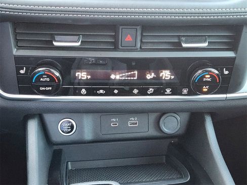 Used 2023 Nissan Rogue SV w/ SV Premium B Package image 14