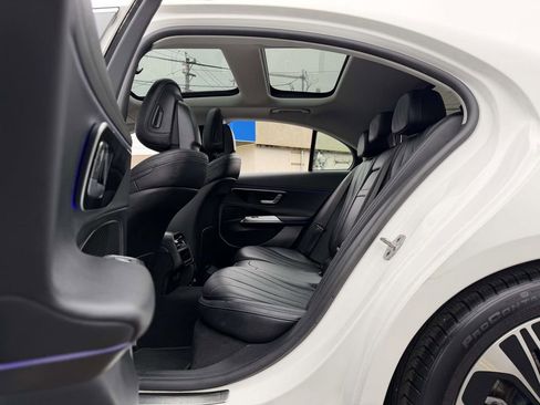 Used 2025 Mercedes-Benz E 350 4MATIC Sedan image 23