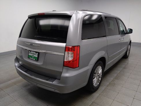 Used 2015 Chrysler Town & Country Touring-L w/ Driver Convenience Group FWD image 9