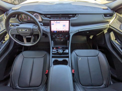 New 2025 Jeep Grand Cherokee Limited image 16