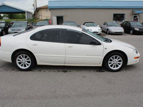 Used 2000 Chrysler 300M image 4