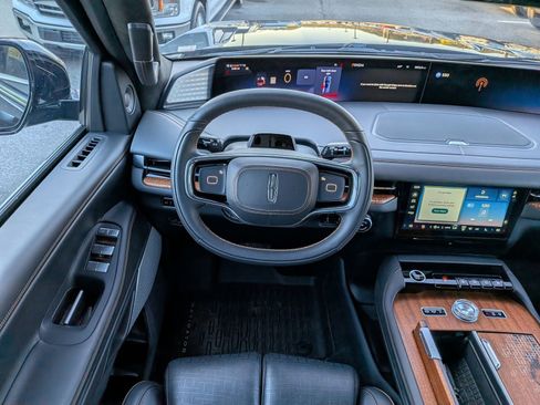 Certified 2025 Lincoln Navigator Black Label image 20