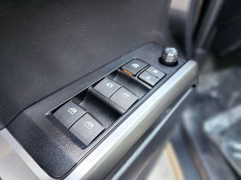 Used 2022 Toyota Tacoma SR5 AWD/4WD image 15