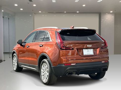 Used 2019 Cadillac XT4 Luxury w/ Cold Weather Package AWD/4WD image 3
