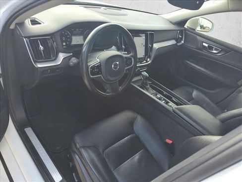 Used 2020 Volvo S60 T5 Momentum w/ Premium Package image 10