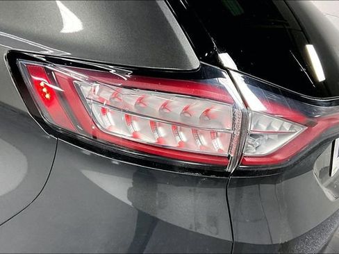 Used 2017 Ford Edge SEL image 20