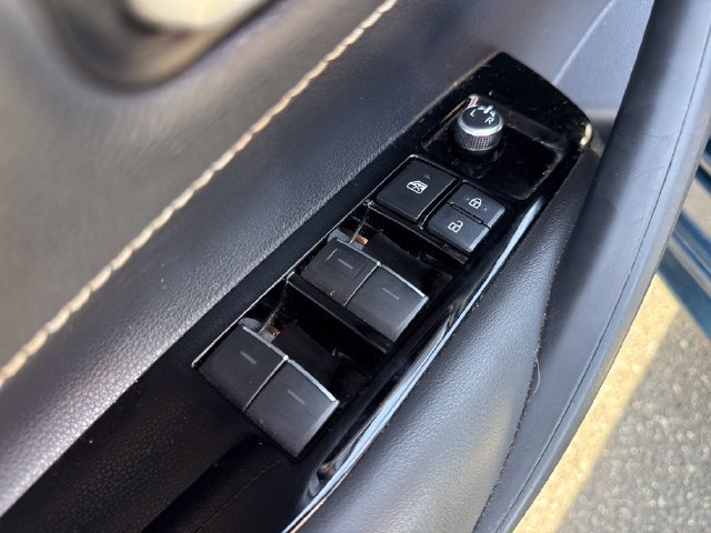 Used 2019 Toyota Corolla SE FWD image 23