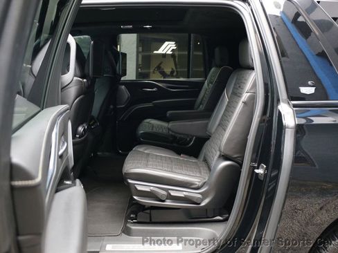 Used 2024 Cadillac Escalade ESV V AWD/4WD image 35