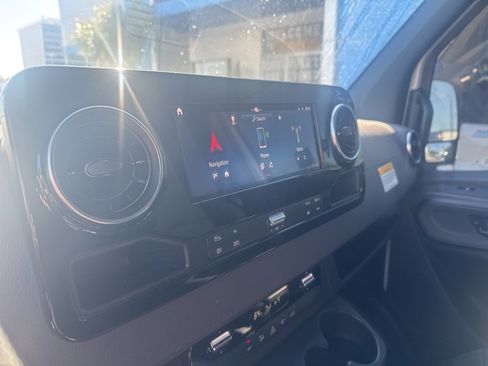 Used 2025 Mercedes-Benz Sprinter 2500 image 17