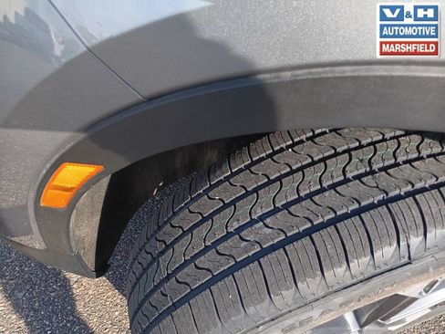 Used 2025 Chevrolet Blazer LT AWD/4WD image 2