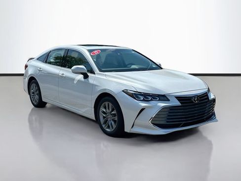 Used 2019 Toyota Avalon XLE w/ Moonroof Package FWD image 3