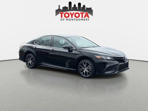 Used 2024 Toyota Camry SE image 2