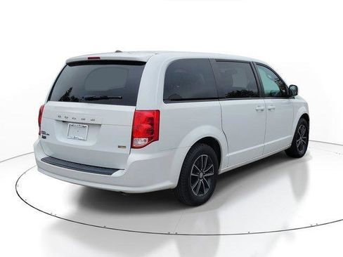 Used 2018 Dodge Grand Caravan SE FWD image 4