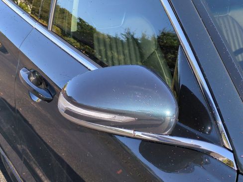 Used 2023 Genesis G70 3.3T image 12