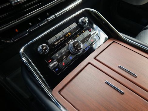 Used 2023 Lincoln Navigator Reserve image 15