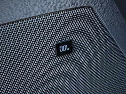 Used 2011 Toyota Sienna XLE w/ Premium Pkg image 17