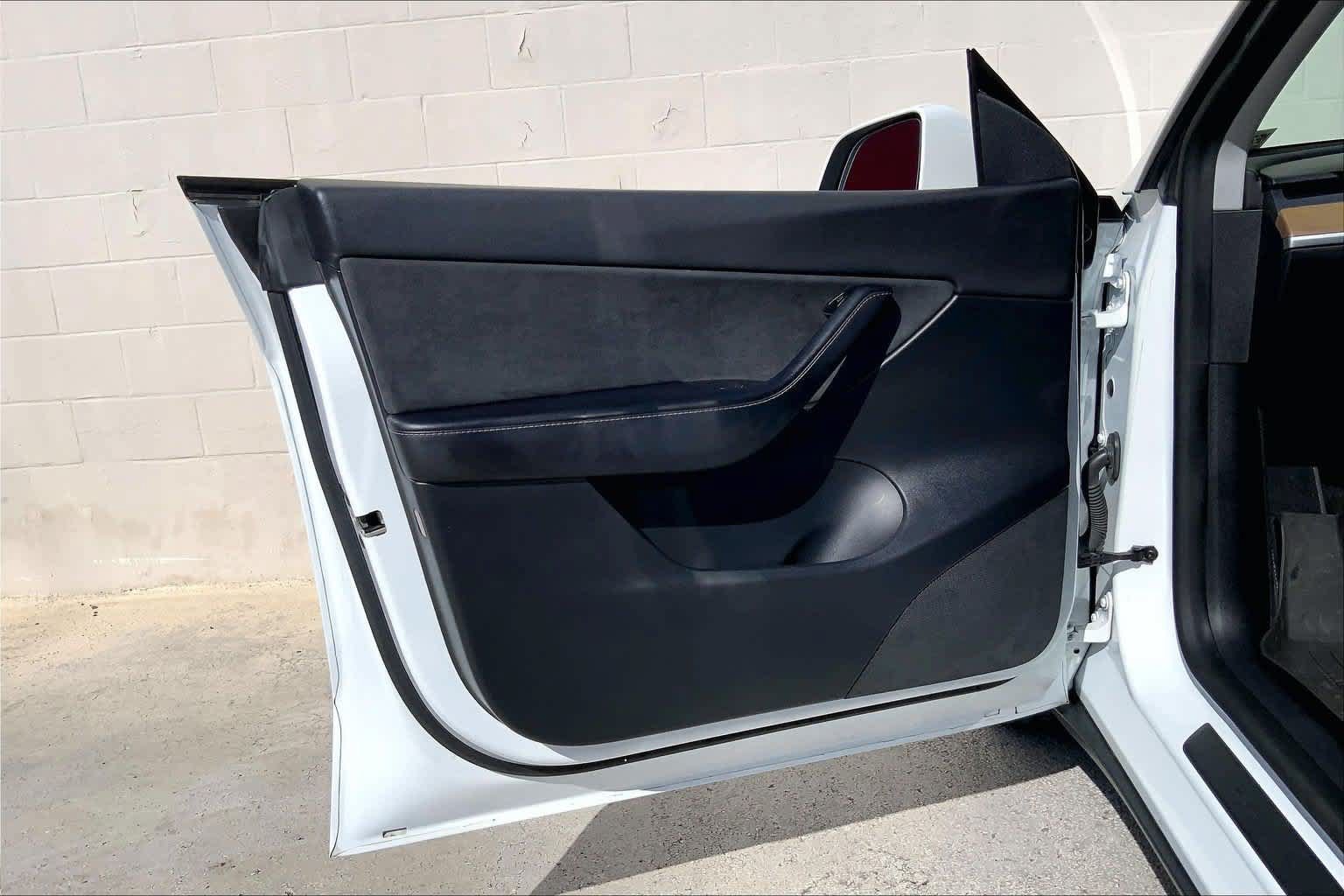 Used 2021 Tesla Model Y Long Range AWD/4WD image 27