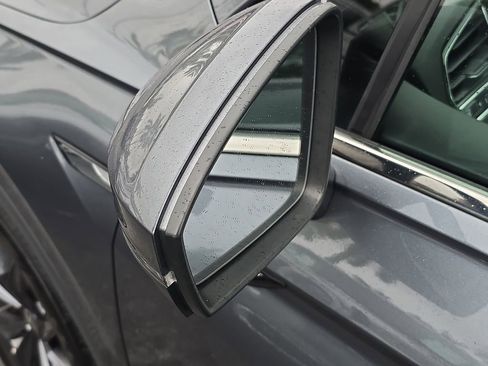 Used 2022 Volkswagen Tiguan SE image 12