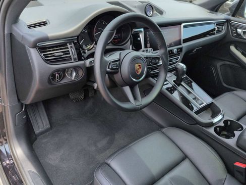 Used 2024 Porsche Macan AWD/4WD image 10
