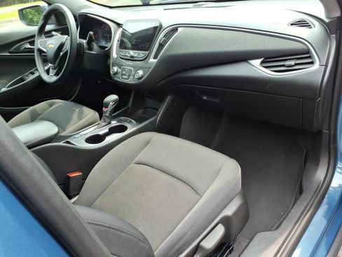 Used 2025 Chevrolet Malibu RS FWD image 9