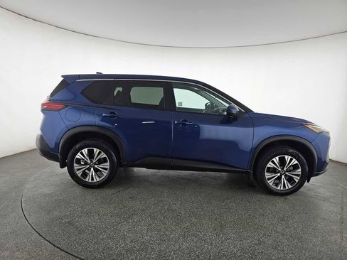 Used 2023 Nissan Rogue SV FWD image 2