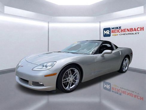 Used 2005 Chevrolet Corvette Coupe w/ Preferred Equipment Group RWD image 8