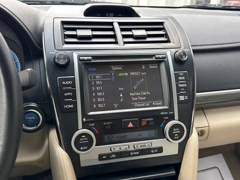 Used 2014 Toyota Camry XLE w/ Moonroof Package FWD image 15
