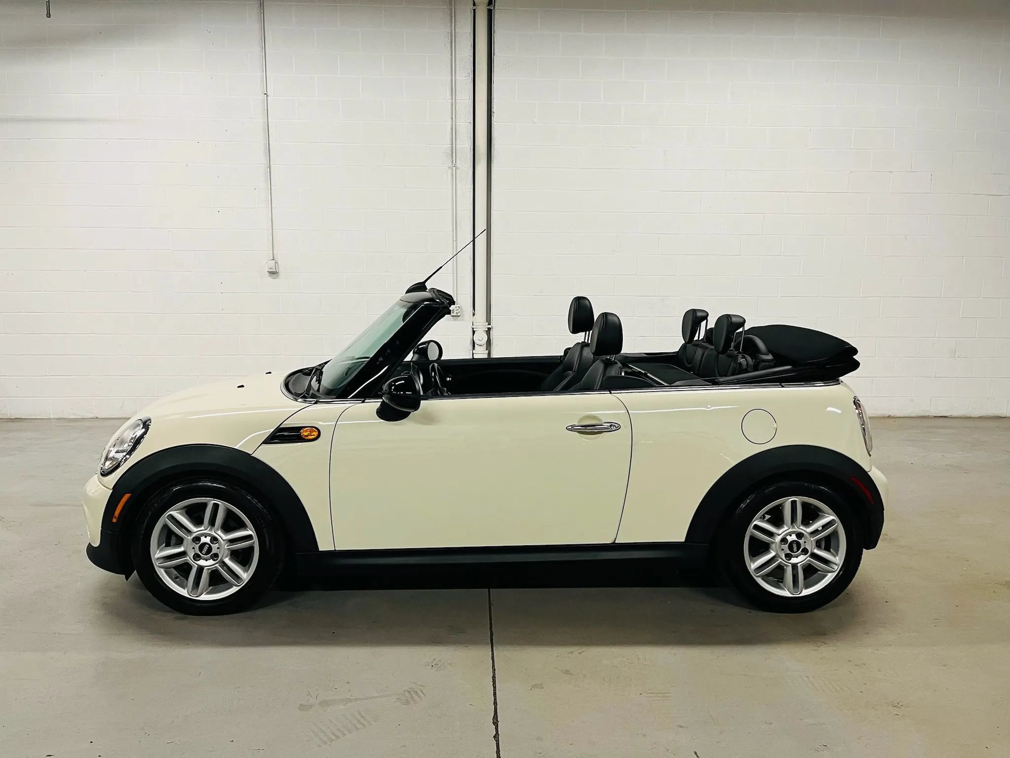 Used 2013 MINI Cooper Convertible FWD image 5
