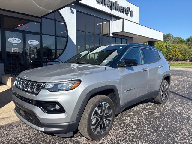 Used 2023 Jeep Compass Limited AWD/4WD image 2