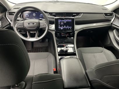 Used 2023 Jeep Grand Cherokee Laredo