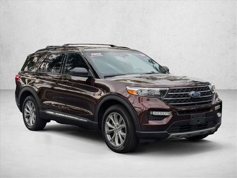 Used 2020 Ford Explorer XLT w/ Equipment Group 202A AWD/4WD image 3