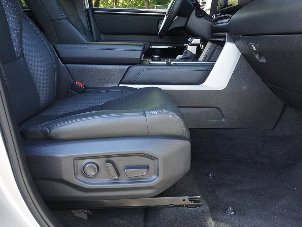 Used 2025 Toyota Tundra Limited AWD/4WD image 29
