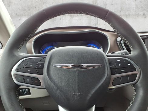 Used 2023 Chrysler Voyager LX FWD image 24