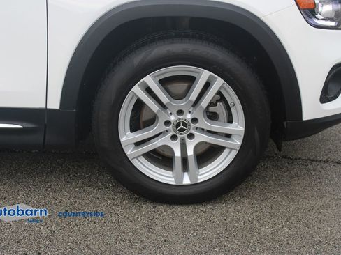 Used 2023 Mercedes-Benz GLB 250 4MATIC w/ Premium Package image 32