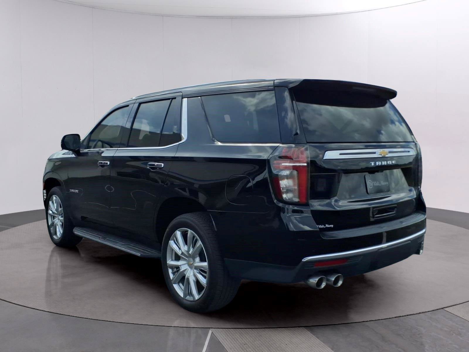 Used 2023 Chevrolet Tahoe High Country AWD/4WD image 3