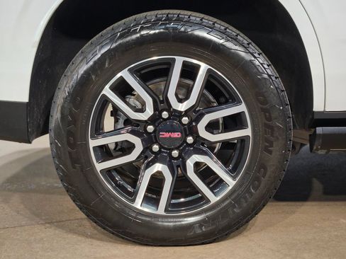 Used 2023 GMC Yukon AT4 w/ AT4 Premium Plus Package AWD/4WD image 17