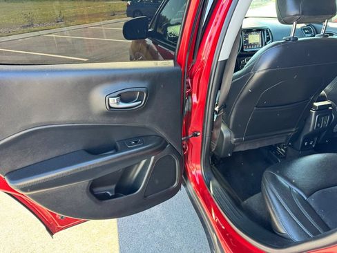 Used 2018 Jeep Compass Latitude w/ Popular Equipment Group AWD/4WD image 29
