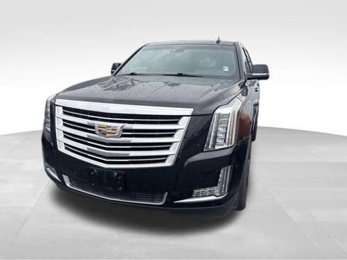 Used 2018 Cadillac Escalade Platinum AWD/4WD image 3