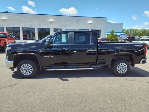 Used 2023 Chevrolet Silverado 2500 LT image 2