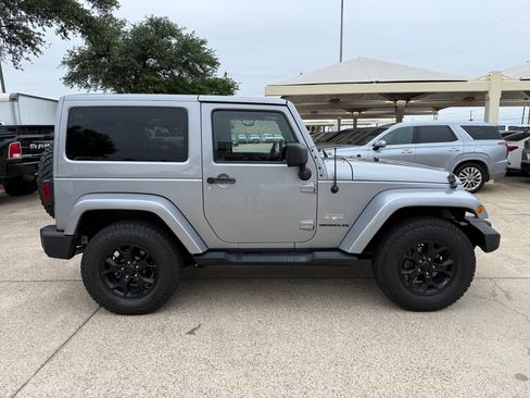 Used 2013 Jeep Wrangler Sahara w/ Connectivity Group AWD/4WD image 8