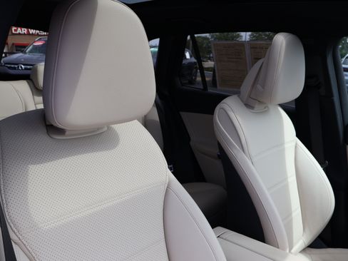 Used 2026 Mercedes-Benz GLC 300 4MATIC image 30