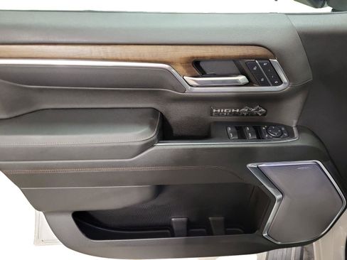 Used 2024 Chevrolet Silverado 1500 High Country w/ High Country Premium Package image 9