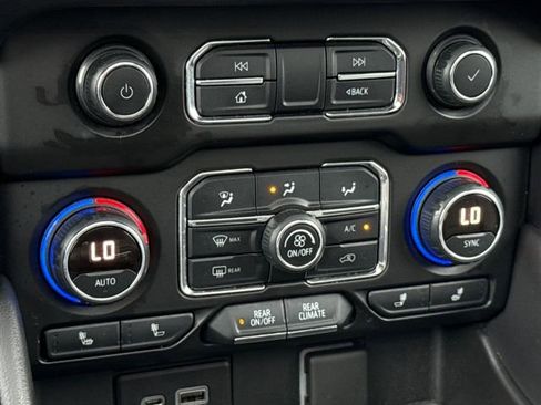 Used 2021 Chevrolet Suburban Z71 w/ Z71 Signature Package image 25