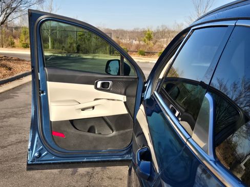Certified 2025 Kia Sorento EX w/ EX Panoramic Sunroof Package image 20