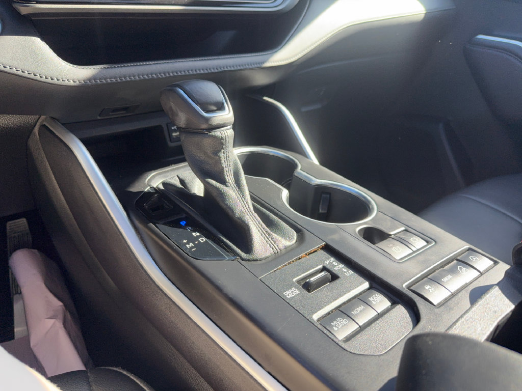 Used 2022 Toyota Highlander XLE AWD/4WD image 26