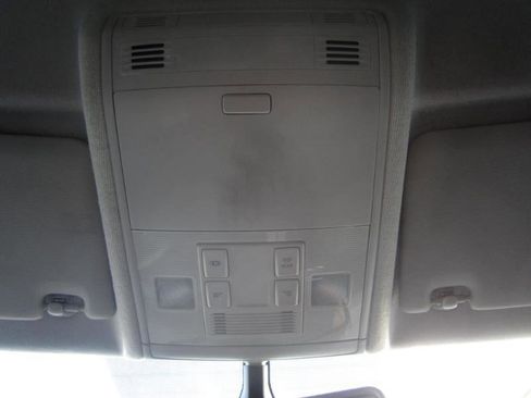 Used 2019 Volkswagen Tiguan SE image 29